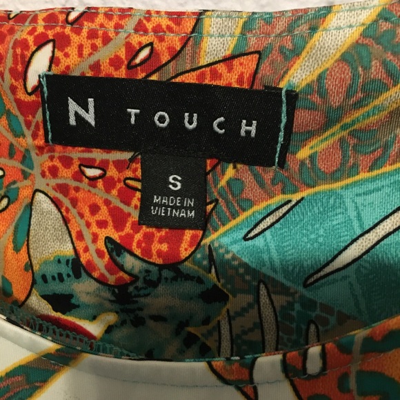 Beautiful NWT N Touch colorful palm blouse Small - Picture 5 of 8